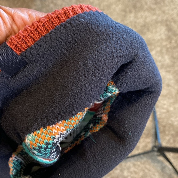 NWT Brooks Heritage Pom Christmas Beanie OSFM - Picture 6 of 8